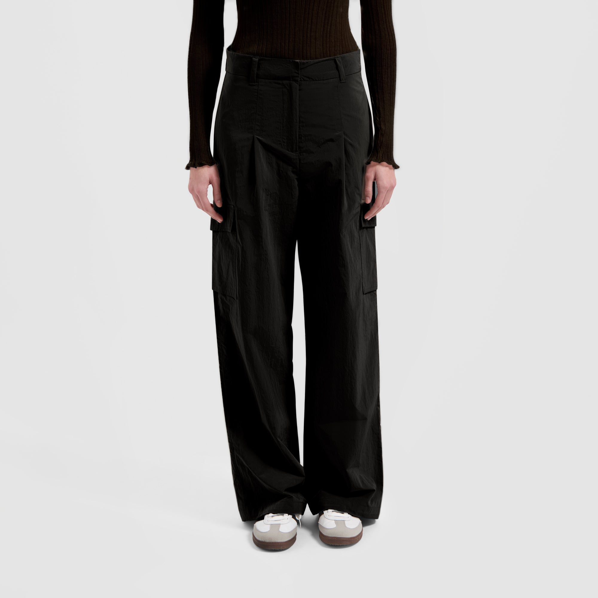 WMN Nylon Cargo Pants - Black